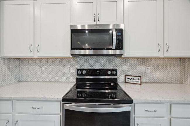 Kitchen , quartz counter tops, stainless appliances. | Image 7
