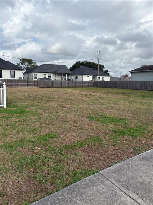 321 Bear Drive, Arabi, LA, 70032 | Card Image