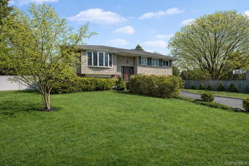 4 Basill Ln, E Northport, NY, 11731-4318 | Card Image