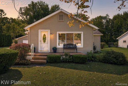 4069 Elaine Ave, Port Huron, MI, 48060-1742 | Card Image