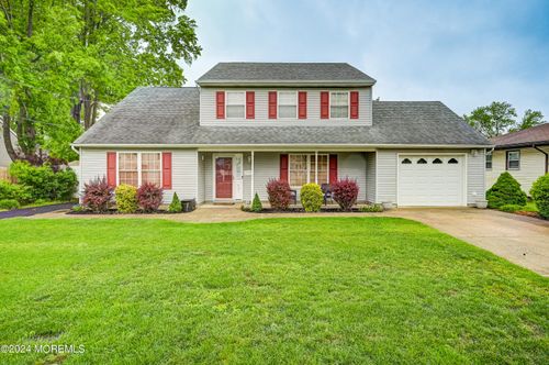 637 Clark Ave, Union Beach, NJ, 07735-3335 | Card Image