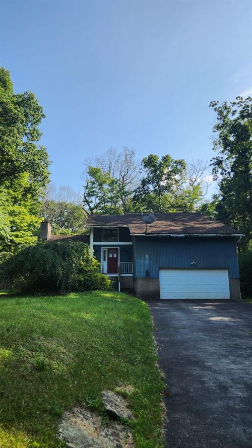 6 White Oaks Rd, Hyde Park, NY, 12538-1627 | Card Image