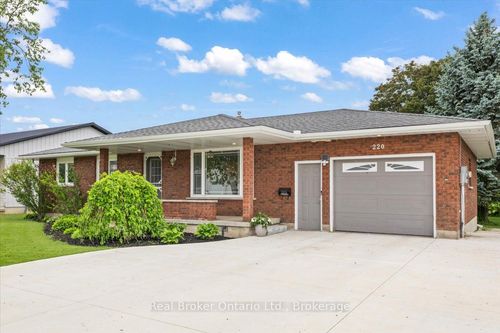 220 Forler St, Neustadt, ON, N0G2M0 | Card Image