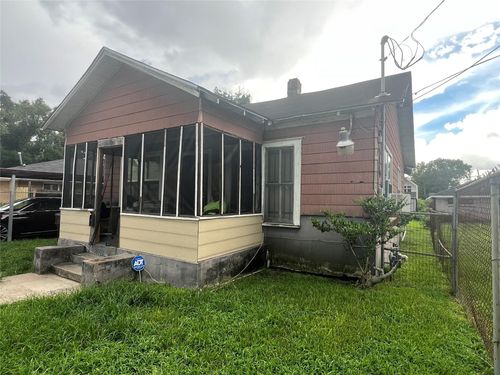 1-3418 Dennis St, Houston, TX, 77004-2210 | Card Image