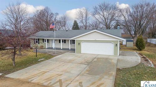 105 Kaukis Dr, Le Sueur, MN, 56058-2165 | Card Image
