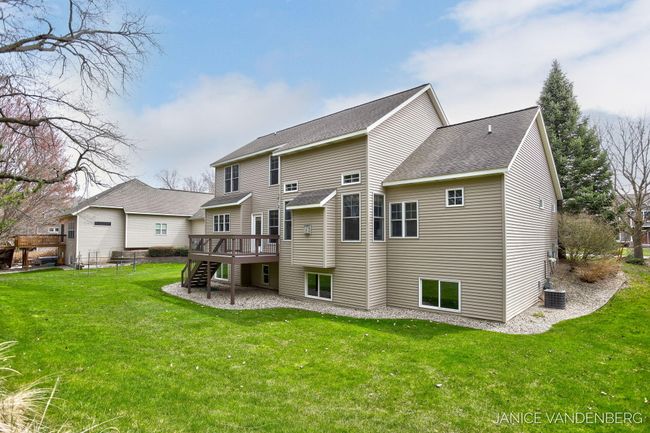 6-web-or-mls-3022-jamesway-ave | Image 44