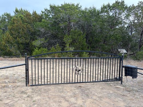 000 Wharton'S Dock Rd, Bandera, TX, 78003 | Card Image