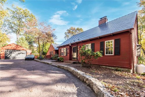 584 Division Rd, East Greenwich, RI, 02818-2037 | Card Image