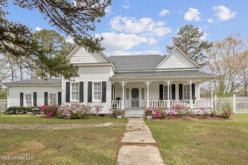 810 N Maple St, Braxton, MS, 39044-6004 | Card Image