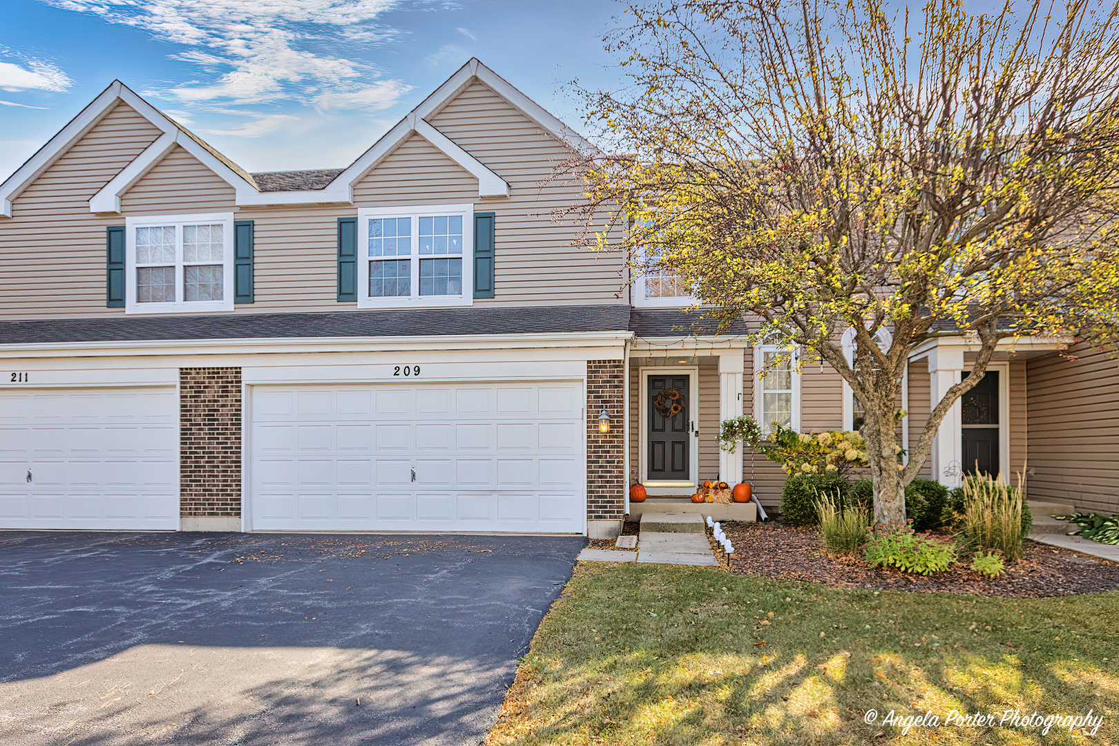 209 Mistwood Lane, For Sale in Crystal Lake Zoocasa