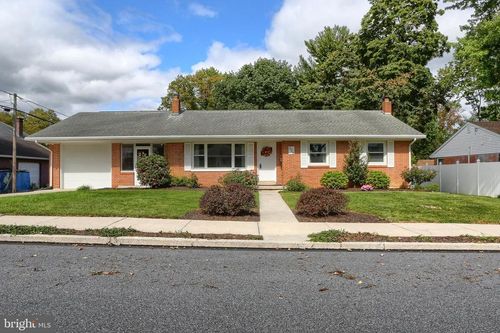 321 E Walnut St, PALMYRA, PA, 17078-2530 | Card Image