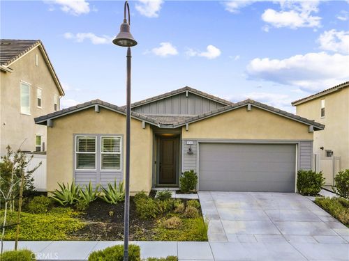 18140 Luna Way, Saugus, CA, 91350-3274 | Card Image