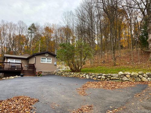 18 Ashlee Meadow Rd, Warwick, NY, 10990-3854 | Card Image