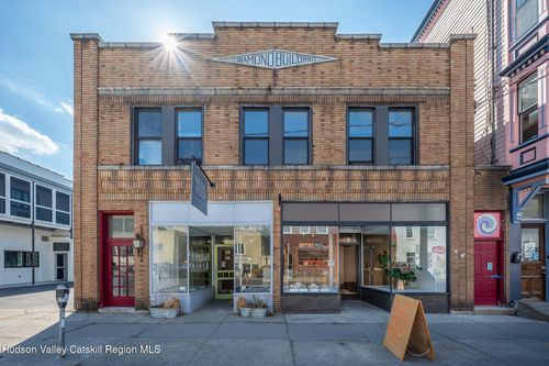 retail-1-725 Warren St, Hudson, NY, 12534-3016 | Card Image