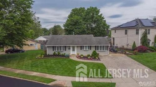 2 Matson Rd, Edison, NJ, 08817-3828 | Card Image