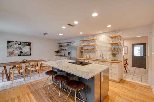 2010 Alguno Rd, Austin, TX, 78757-3223 | Card Image