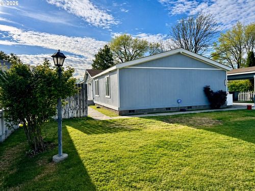 1735 Ne 3rd Pl, Hermiston, OR, 97838-1377 | Card Image