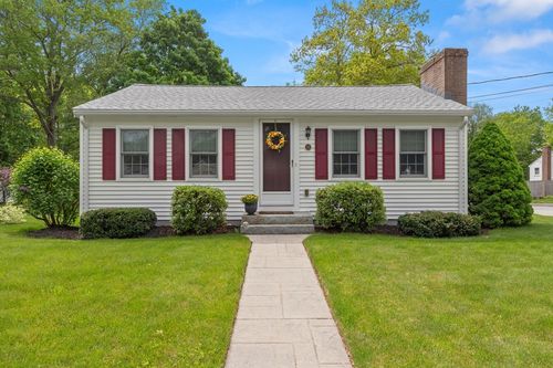 18 Knowlton St, South Hamilton, MA, 01982-2411 | Card Image