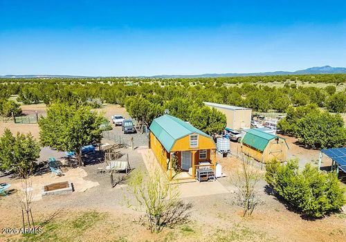 1325 W Little Bit Dr, Ash Fork, AZ, 86320 | Card Image
