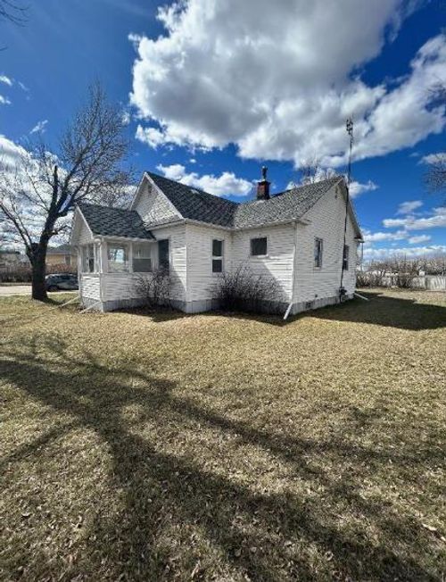 204 Grand Ave, Carmangay, AB, T0L0N0 | Card Image