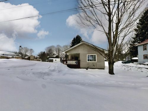 9596 North St, Wattsburg, PA, 16442-4012 | Card Image