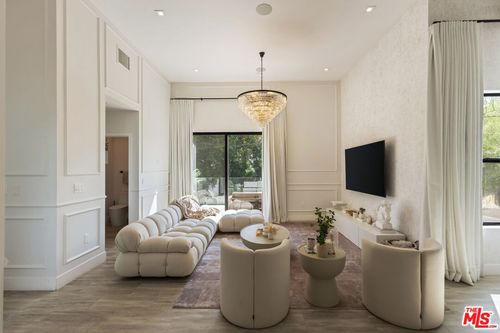 4967 Llano Dr, Woodland Hills, CA, 91364-3001 | Card Image