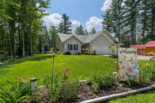 4073 Shangri La Rd, Eagle River, WI, 54521-8839 | Card Image
