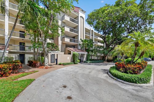 d110-2025 Lavers Circle, Delray Beach, FL, 33444 | Card Image