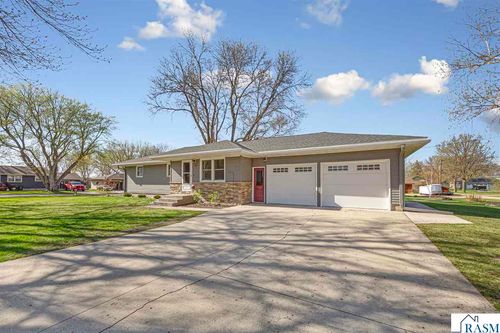 818 Lincoln Ave W, Gaylord, MN, 55334-4403 | Card Image