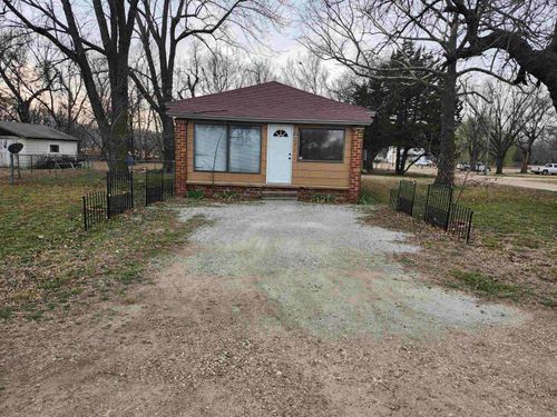201 S 10th St, Arkansas City, KS, 67005-2952 | Card Image