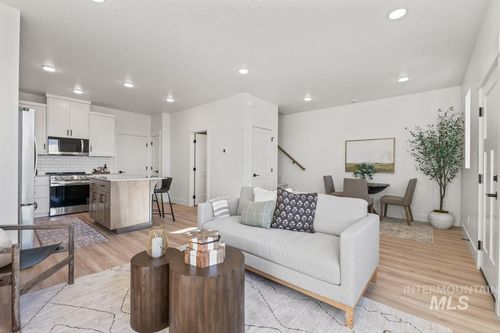 2105 Deep Purple Ln, Meridian, ID, 83642-1477 | Card Image