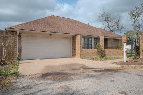 1513 Crestmont St, Wharton, TX, 77488-3430 | Card Image