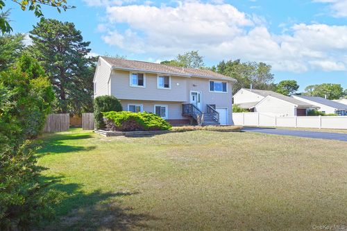 8 Nantucket Dr, Medford, NY, 11763-4360 | Card Image