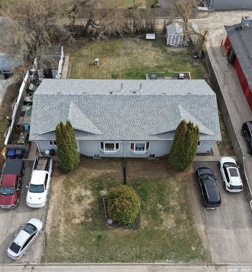 806 9th Ave W, Nipawin, SK, S0E | Card Image