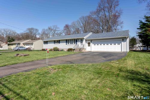 6 Red Brick Ln, North Haven, CT, 06473-2426 | Card Image