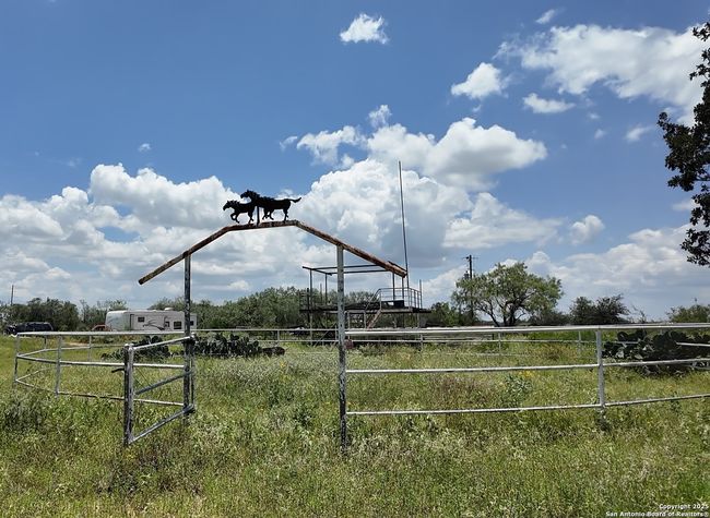 1655 Eichman Rd, House other with 4 bedrooms, 2 bathrooms and null parking in Poteet TX | Image 7
