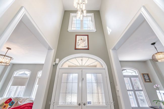 105 Royal Dr West, House other with 6 bedrooms, 5 bathrooms and 4 parking in Brampton ON | Image 6