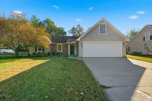 726 Fairman Dr, Manhattan, KS, 66503-2574 | Card Image