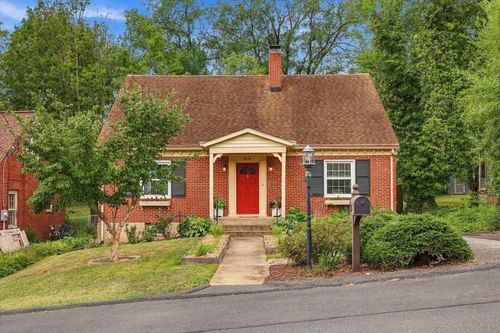 630 Parkview Ave, Staunton, VA, 24401-2016 | Card Image