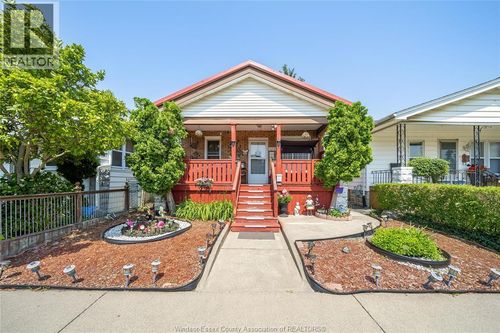 1054 Oak St, Windsor, ON, N9A5G4 | Card Image