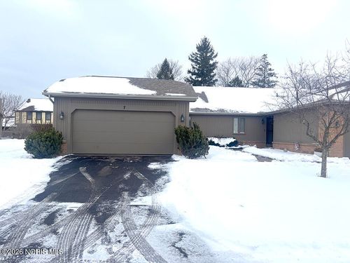 7 Meadowpond Dr, Perrysburg, OH, 43551-3172 | Card Image