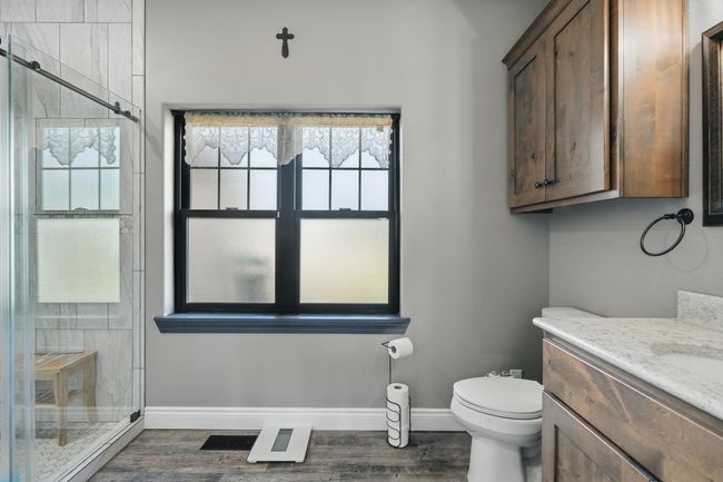 Full Bathroom #2 - Main Floor | Image 45