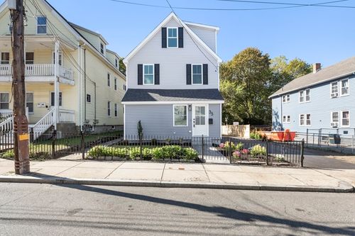 35 Garfield Ave, Boston, MA, 02136-3415 | Card Image