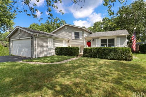 385 Northgate Rd, Lindenhurst, IL, 60046-8541 | Card Image