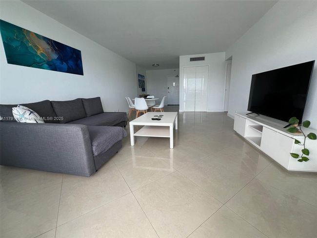05 - 1200 West Ave, Condo with 1 bedrooms, 1 bathrooms and null parking in Miami Beach FL | Image 5