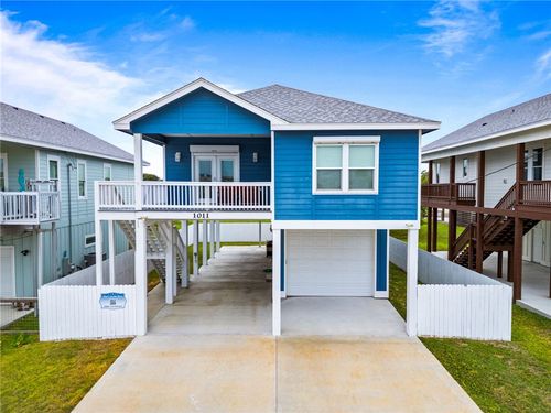 1011 S Live Oak St, Rockport, TX, 78382 | Card Image