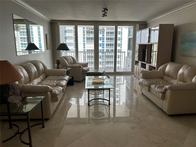 APT-1806 - 1370 S Ocean Blvd, Condo with 2 bedrooms, 2 bathrooms and null parking in Pompano Beach FL | Image 4