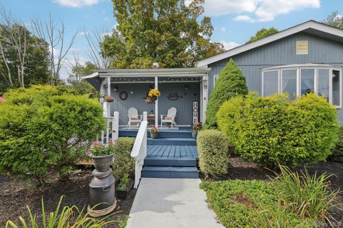 9 Hedges Rd, Warwick, NY, 10990-2426 | Card Image