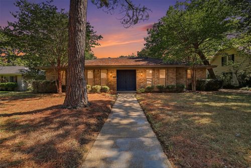 2115 Meadowlake Ct, Arlington, TX, 76013-3466 | Card Image