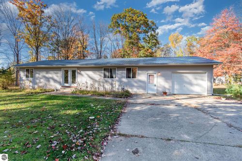 6536 Shellenbarger Rd, Hale, MI, 48739-9050 | Card Image